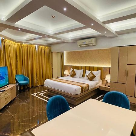 Home2 Renaissance Club มุมไบ ภายนอก รูปภาพ