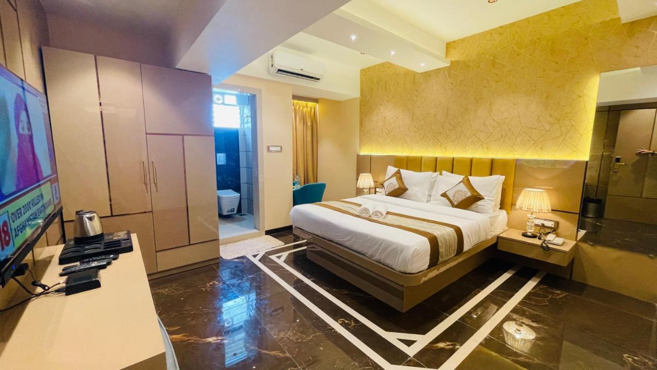Home2 Renaissance Club มุมไบ ภายนอก รูปภาพ