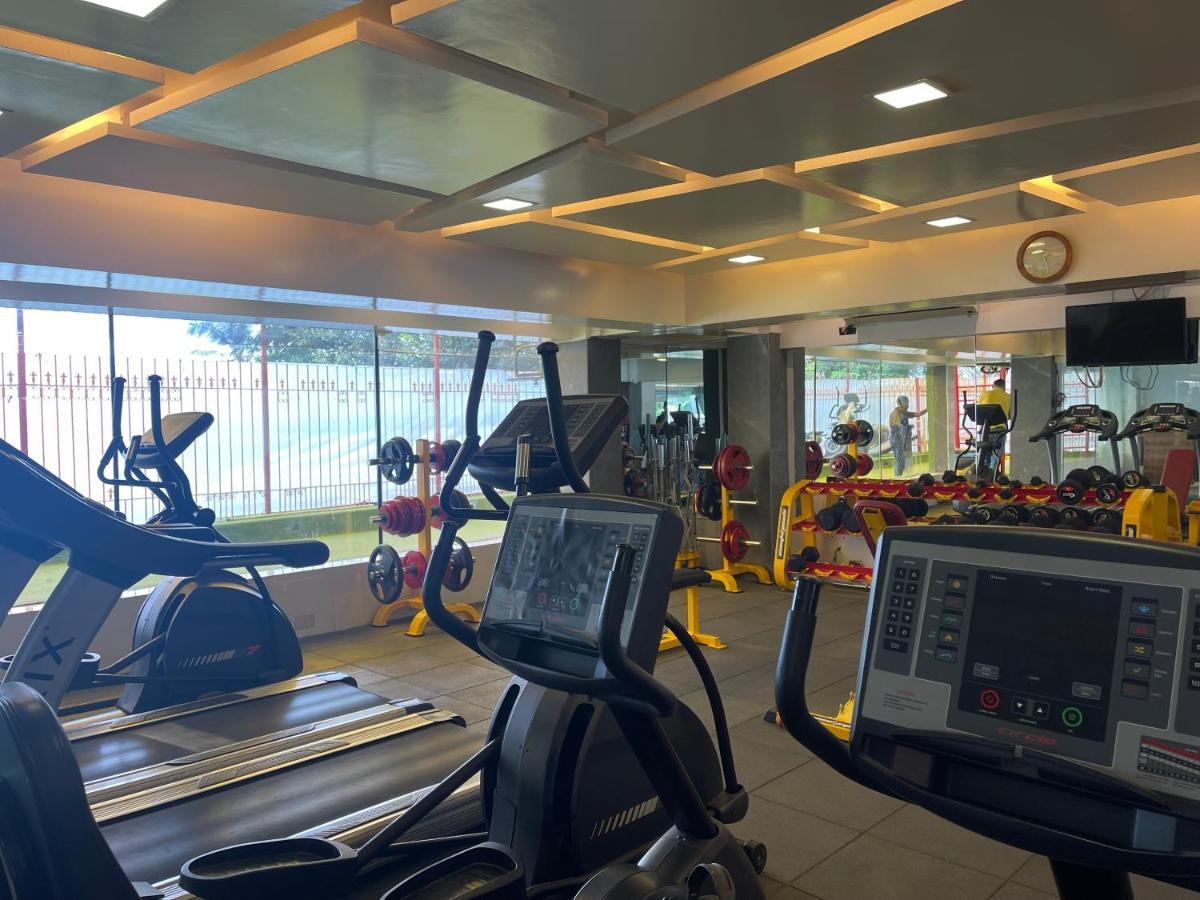 Home2 Renaissance Club มุมไบ ภายนอก รูปภาพ