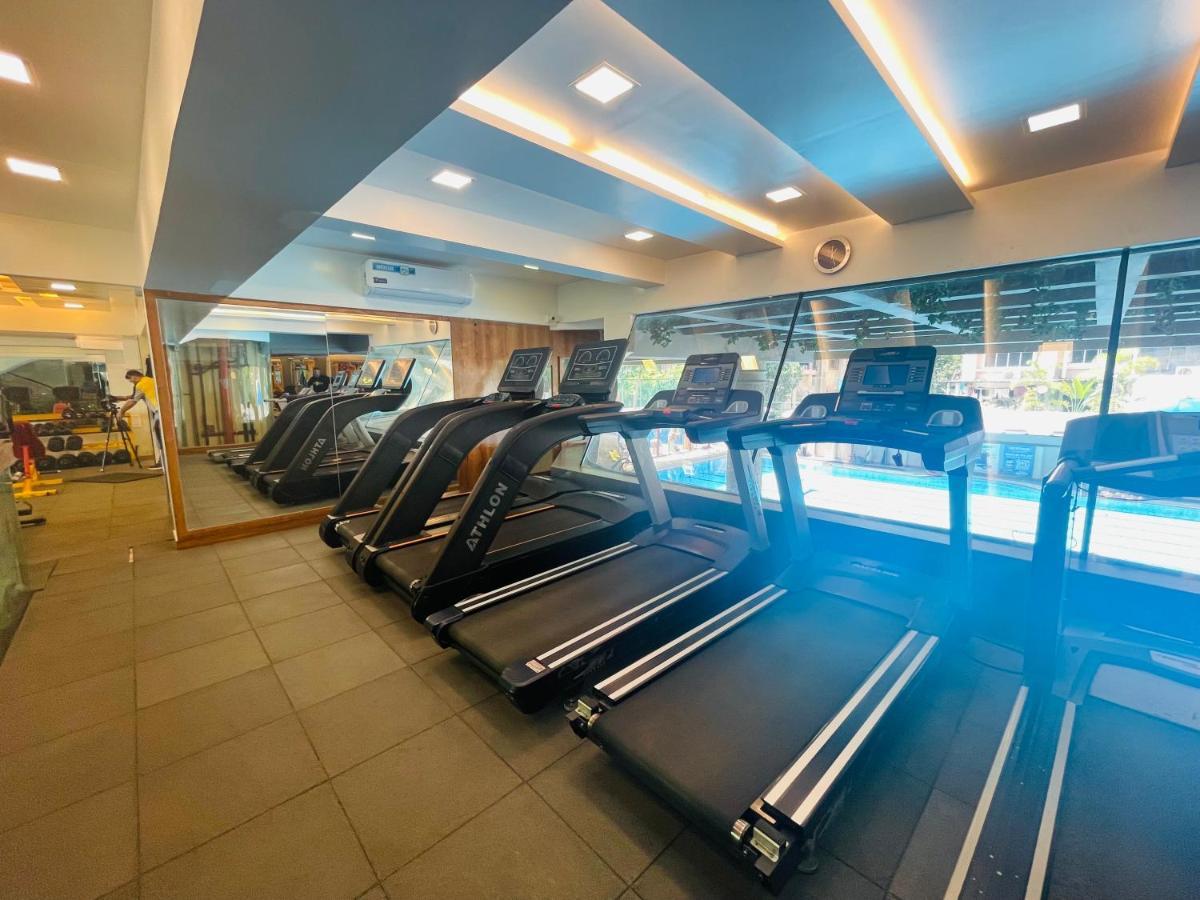 Home2 Renaissance Club มุมไบ ภายนอก รูปภาพ