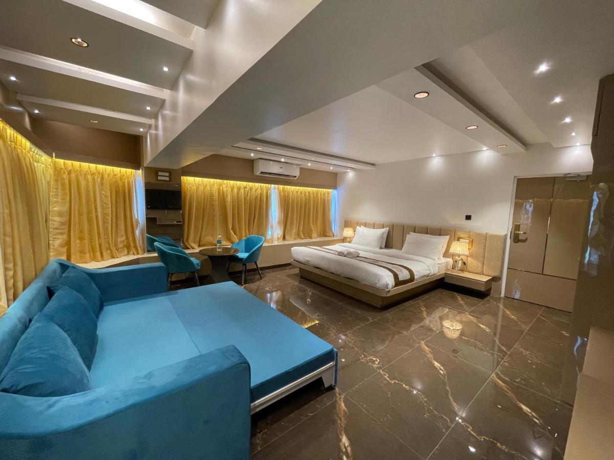 Home2 Renaissance Club มุมไบ ภายนอก รูปภาพ