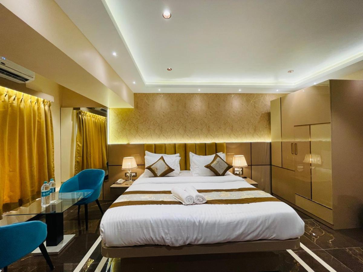Home2 Renaissance Club มุมไบ ภายนอก รูปภาพ