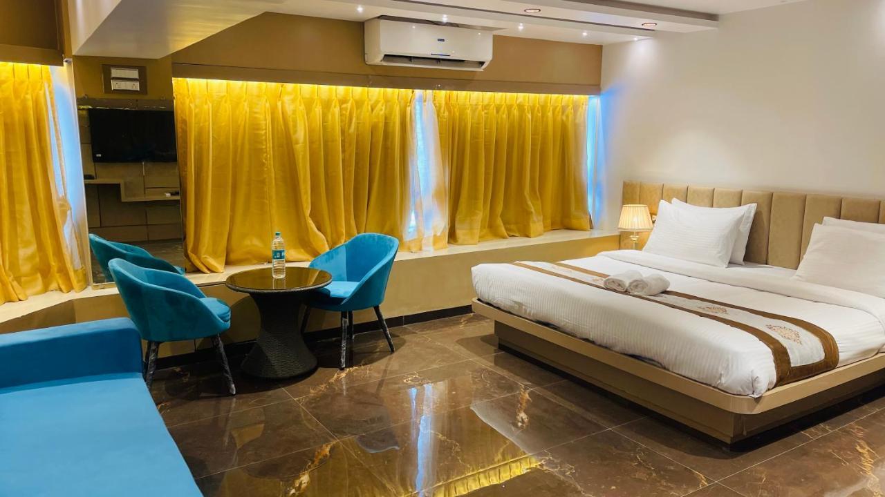 Home2 Renaissance Club มุมไบ ภายนอก รูปภาพ