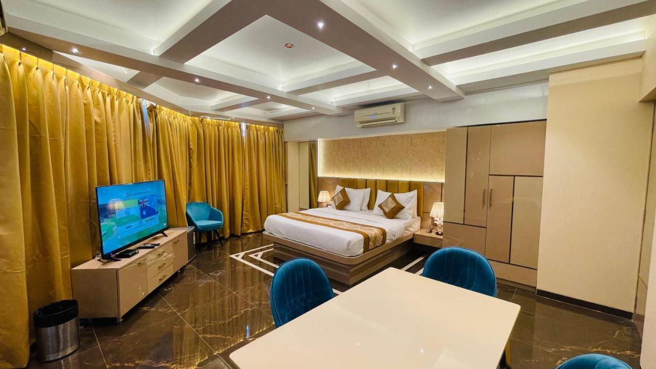 Home2 Renaissance Club มุมไบ ภายนอก รูปภาพ