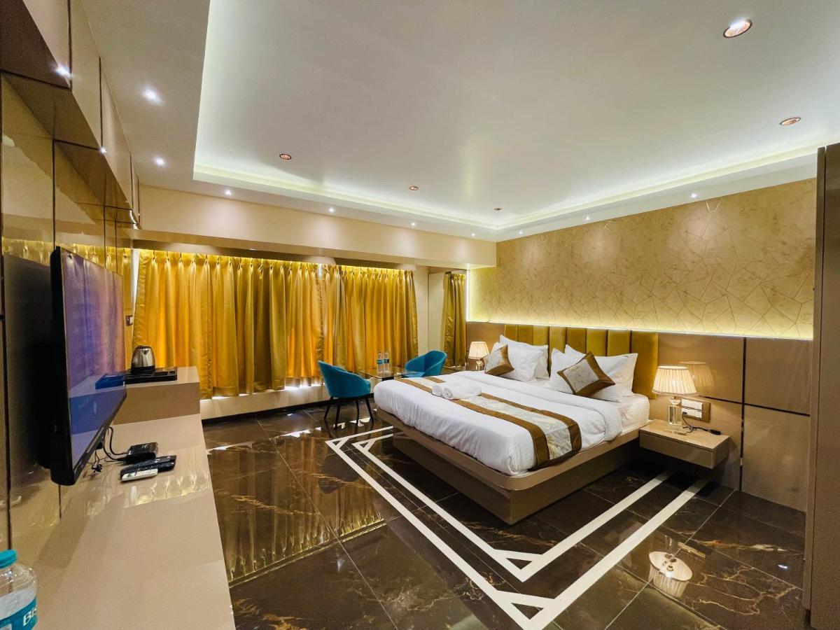Home2 Renaissance Club มุมไบ ภายนอก รูปภาพ