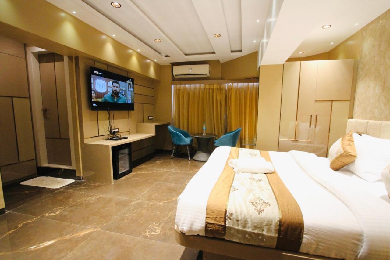 Home2 Renaissance Club มุมไบ ภายนอก รูปภาพ