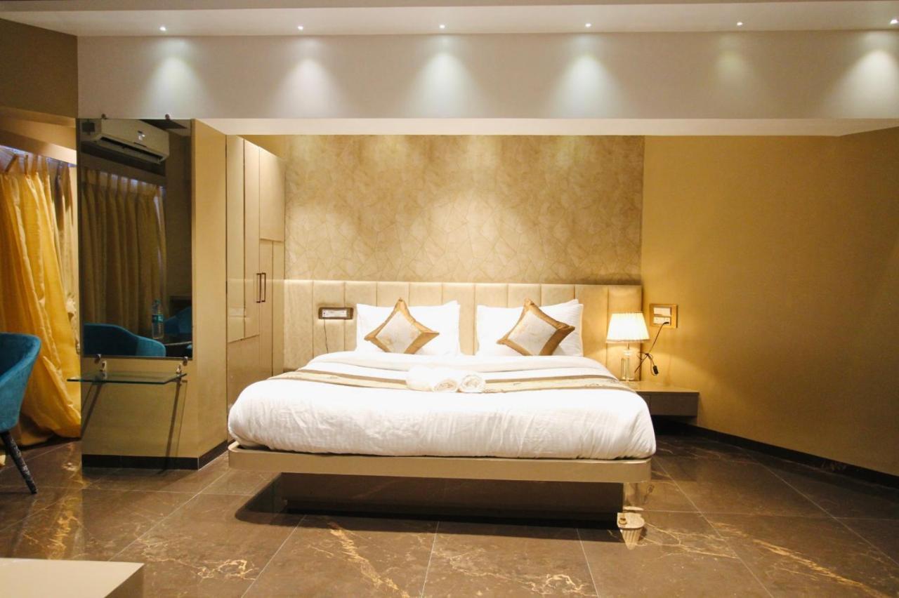 Home2 Renaissance Club มุมไบ ภายนอก รูปภาพ