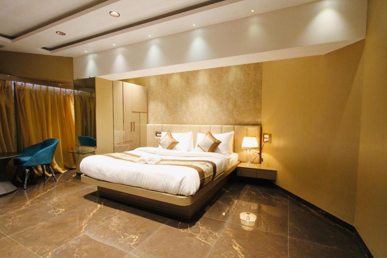 Home2 Renaissance Club มุมไบ ภายนอก รูปภาพ