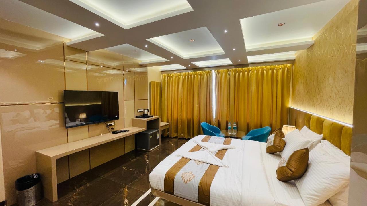 Home2 Renaissance Club มุมไบ ภายนอก รูปภาพ
