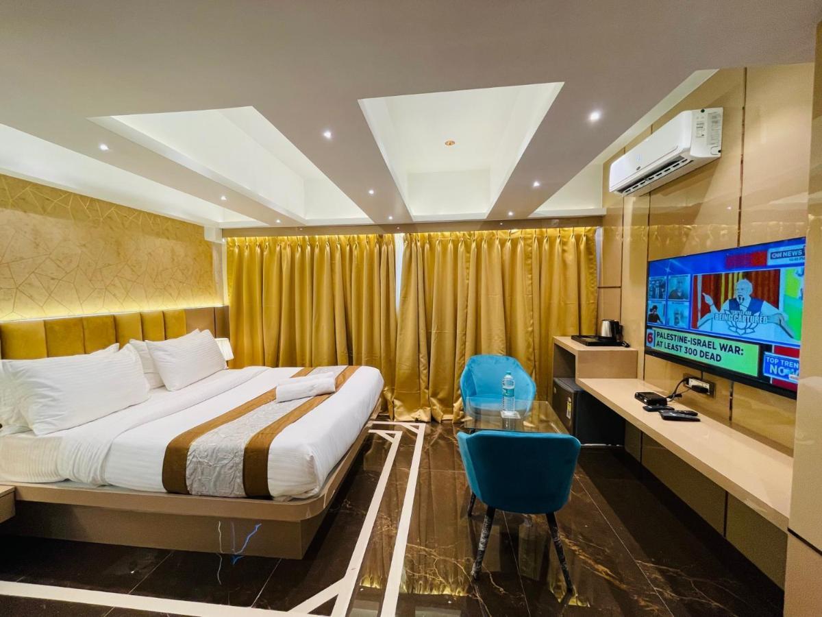 Home2 Renaissance Club มุมไบ ภายนอก รูปภาพ