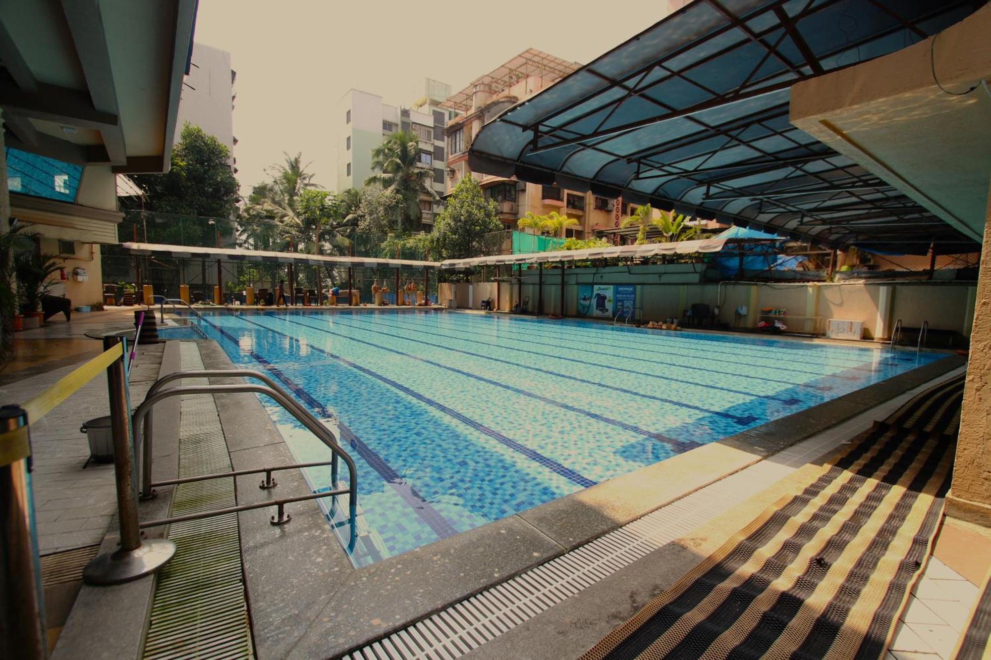 Home2 Renaissance Club มุมไบ ภายนอก รูปภาพ