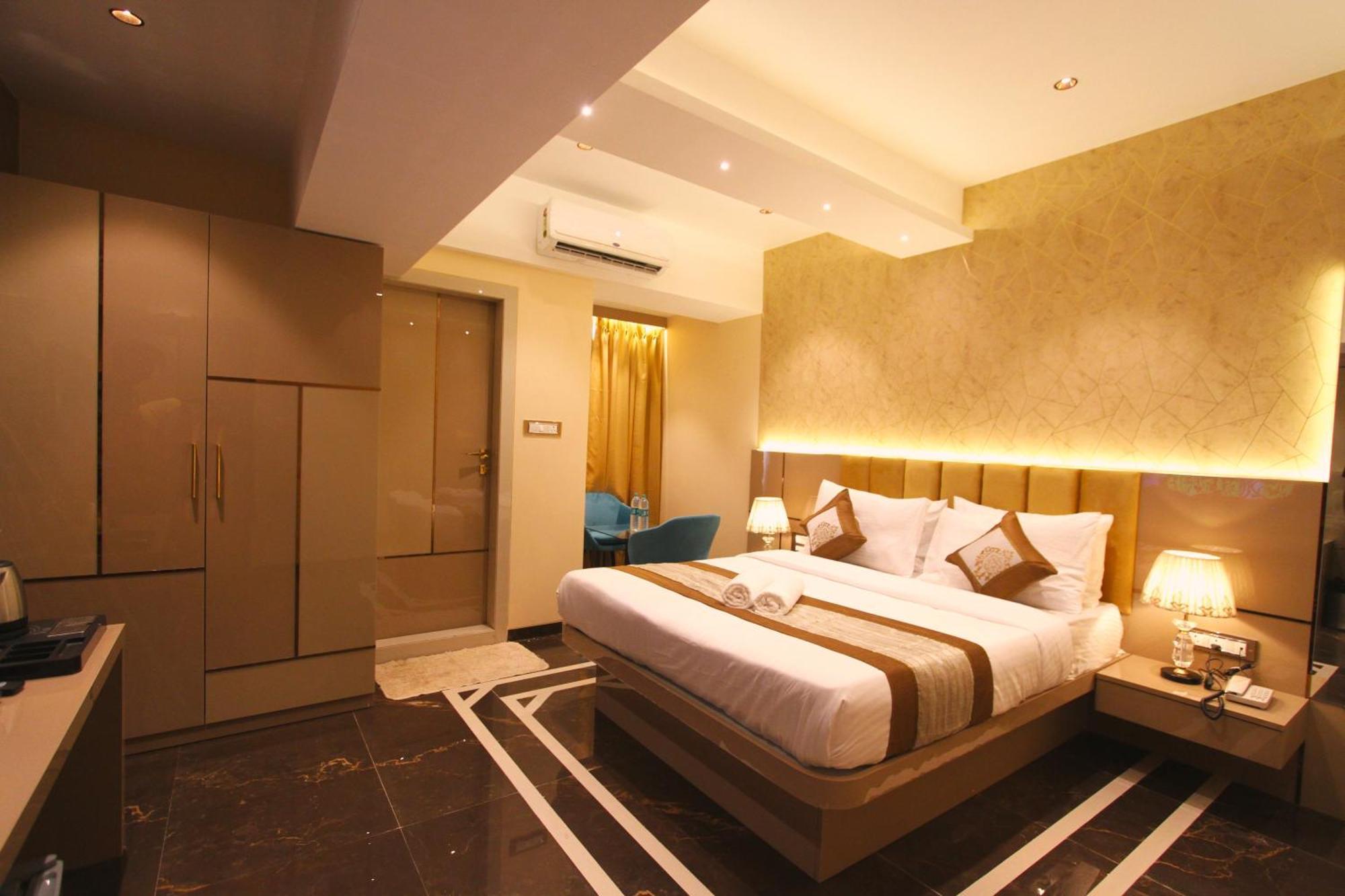 Home2 Renaissance Club มุมไบ ภายนอก รูปภาพ