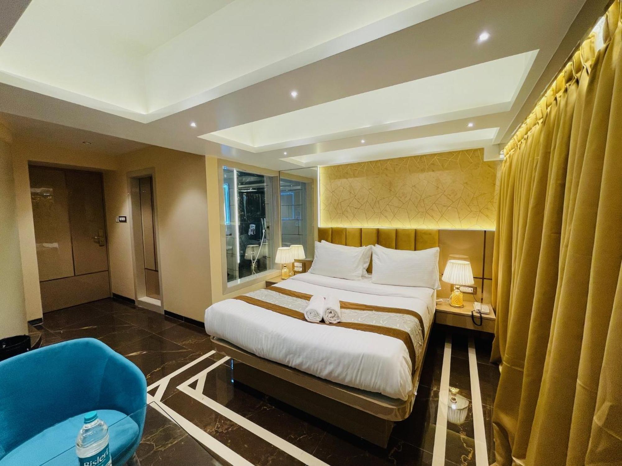 Home2 Renaissance Club มุมไบ ภายนอก รูปภาพ