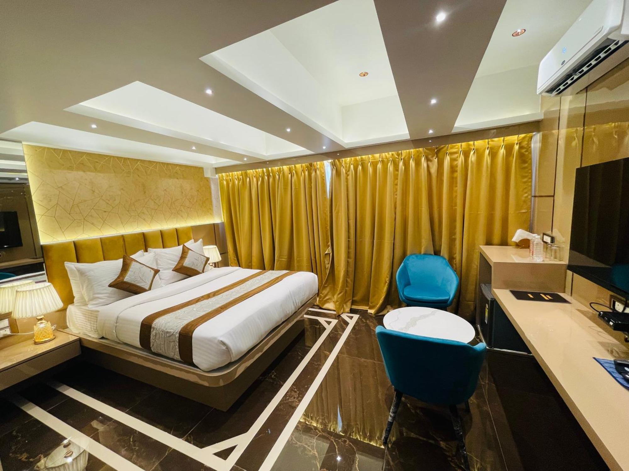 Home2 Renaissance Club มุมไบ ภายนอก รูปภาพ